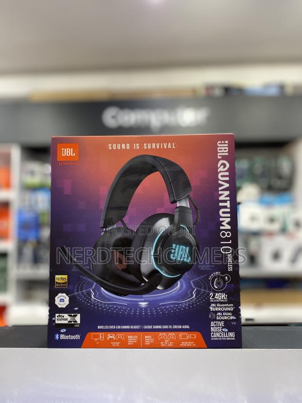 JBL Quantum 810 Wireless Noise-Canceling Over-Ear Headset · Photo 3