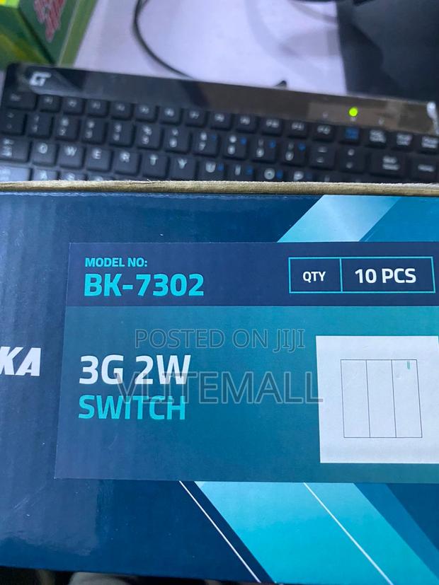 3gang 2way Switch (BK-7302) · Photo 4