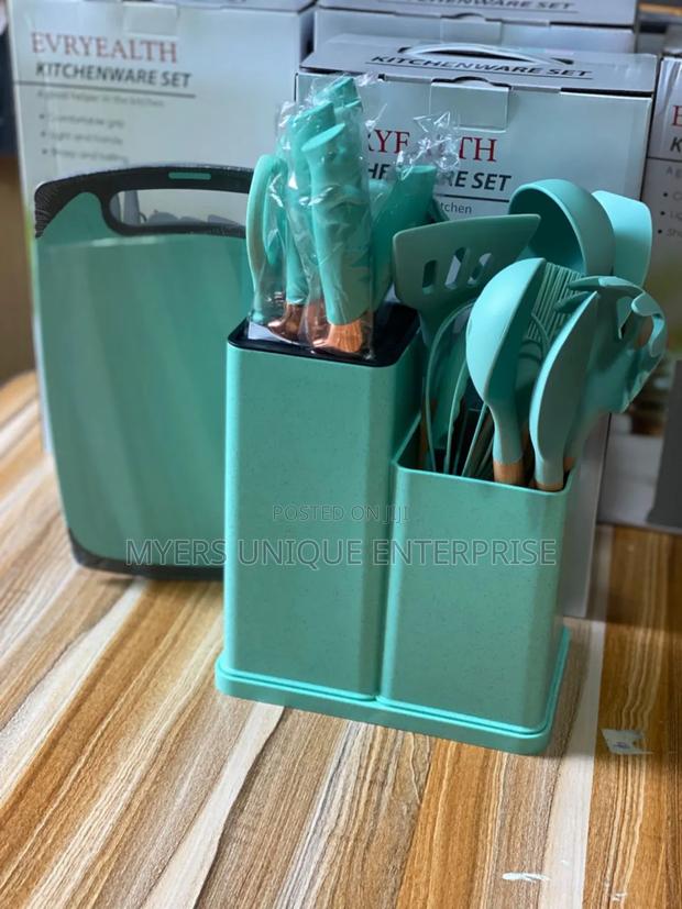 Efficient 19pcs Silicon Laddle With Chopping Board · Photo 2