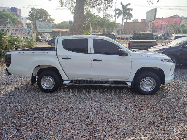 Mitsubishi L200 Double Cab 2.4 181hp 4WD 2021 White