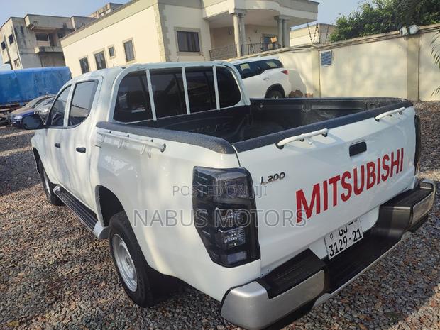 Mitsubishi L200 Double Cab 2.4 181hp 4WD 2021 White