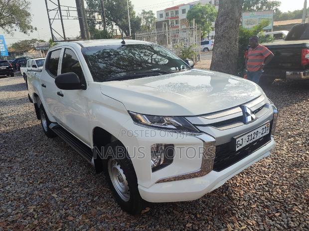 Mitsubishi L200 Double Cab 2.4 181hp 4WD 2021 White