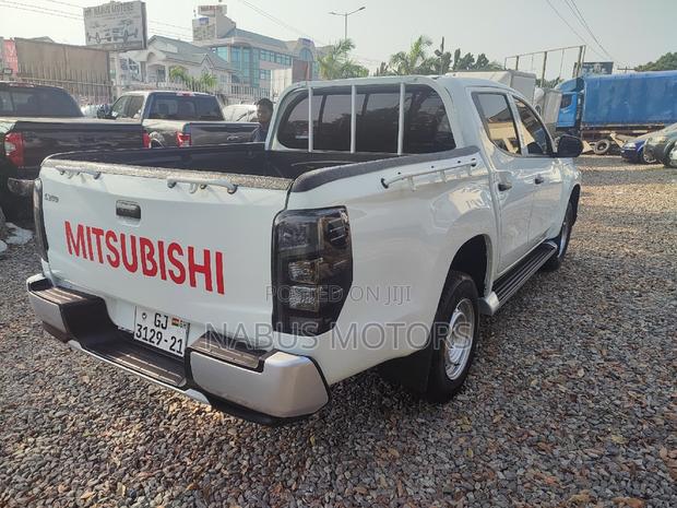 Mitsubishi L200 Double Cab 2.4 181hp 4WD 2021 White