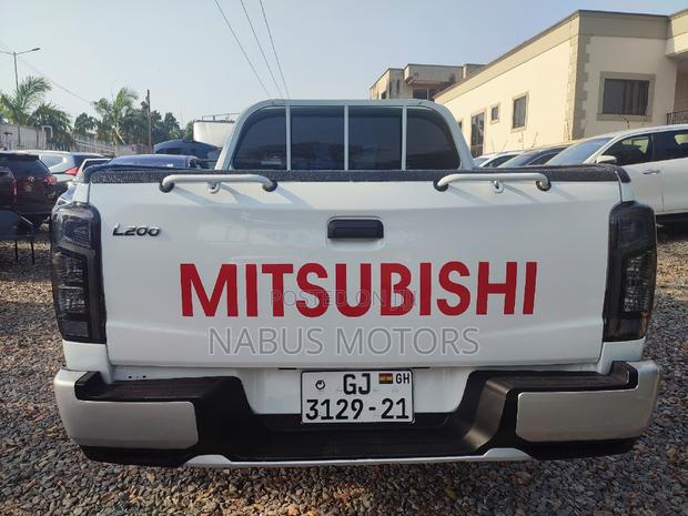 Mitsubishi L200 Double Cab 2.4 181hp 4WD 2021 White