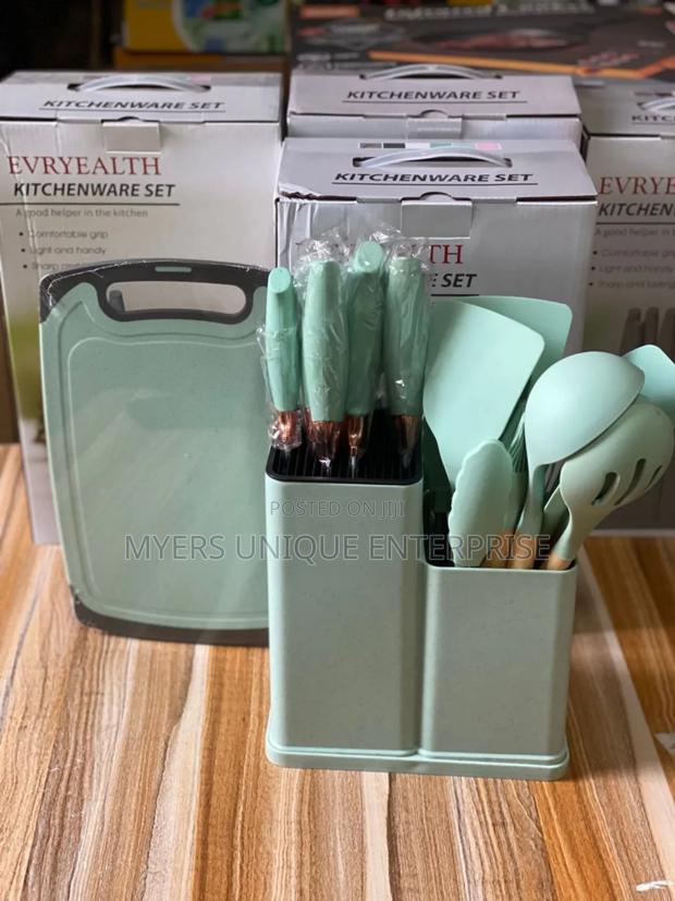 Neat 19pcs Silicon Ladle With Chopping Board · Photo 2