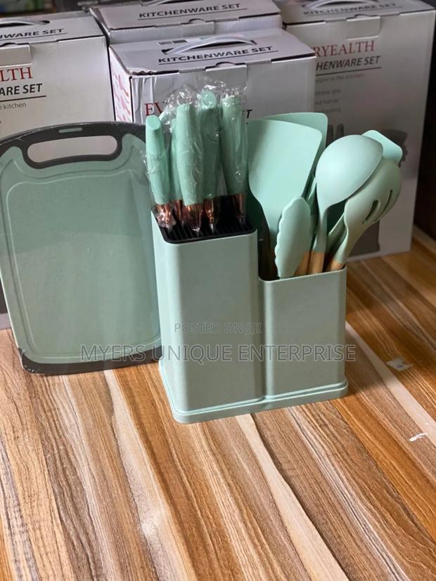 Neatly Sealed 19pcs Silicon Laddle With Chopping Board · Photo 2