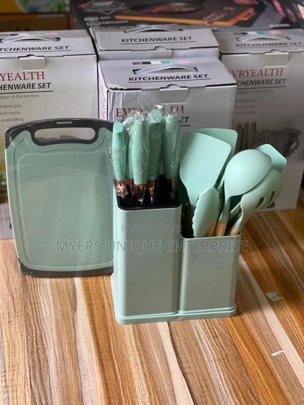 Sealed 19pcs Silicon Ladle With Chopping Board · Photo 2