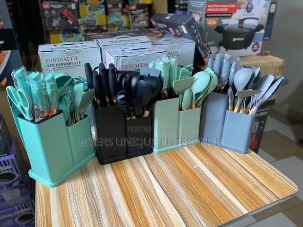 Sharp 19pcs Silicon Laddle With Chopping Board · Photo 2
