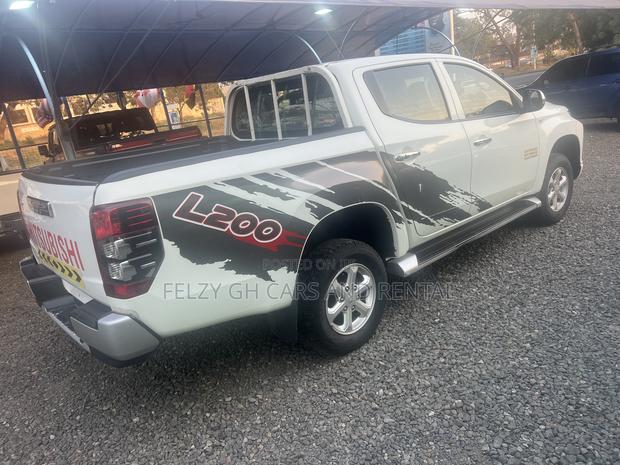 Mitsubishi L200 Double Cab 2.4 154hp 4WD 2021 White photo 5