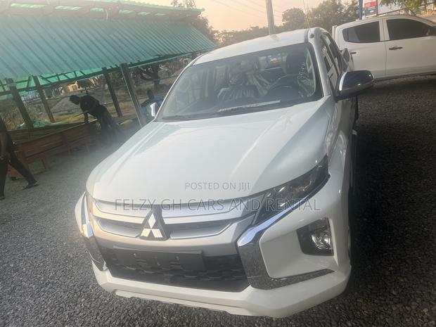 Mitsubishi L200 Double Cab 2.4 154hp 4WD 2021 White photo 13