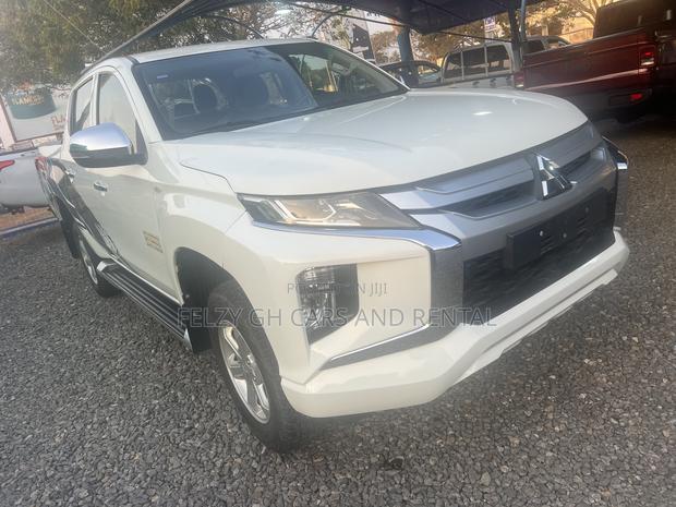 Mitsubishi L200 Double Cab 2.4 154hp 4WD 2021 White photo 11