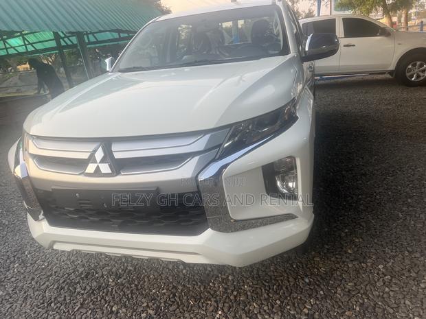 Mitsubishi L200 Double Cab 2.4 154hp 4WD 2021 White photo 12