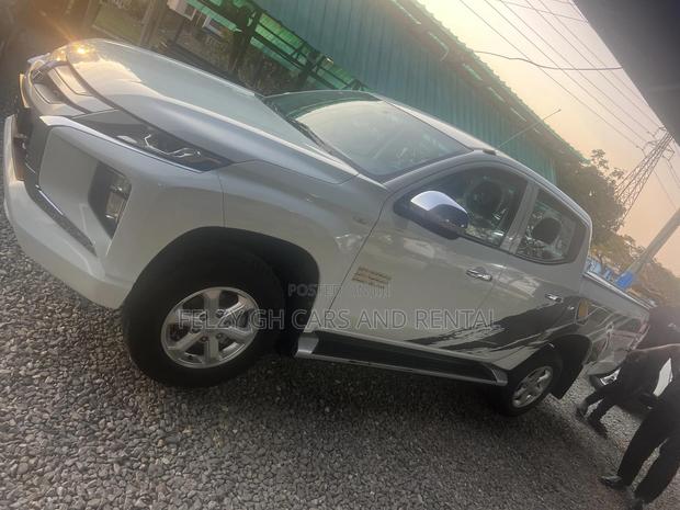 Mitsubishi L200 Double Cab 2.4 154hp 4WD 2021 White photo 3
