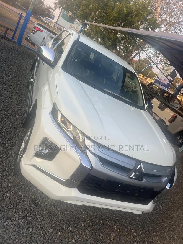 Mitsubishi L200 Double Cab 2.4 154hp 4WD 2021 White photo 2
