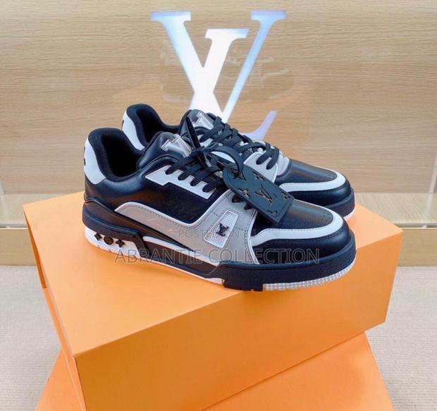 Louis Vuitton Black/White Sneaker · Photo 4