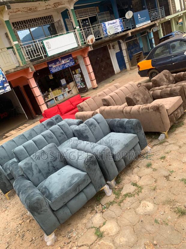 7 Seater Foreign Sofa With An Ottoman · Photo 2