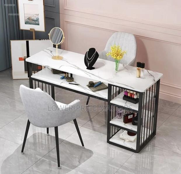 Manicure Table · Photo 3