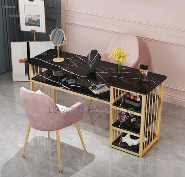 Manicure Table · Photo 4