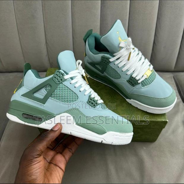 Air Jordan 4's Flight photo 3