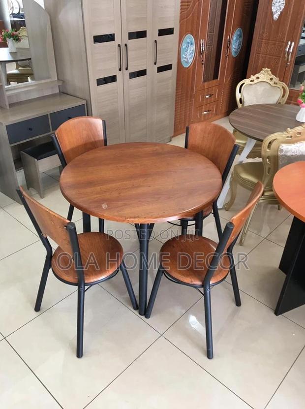 Dinning Table · Photo 2