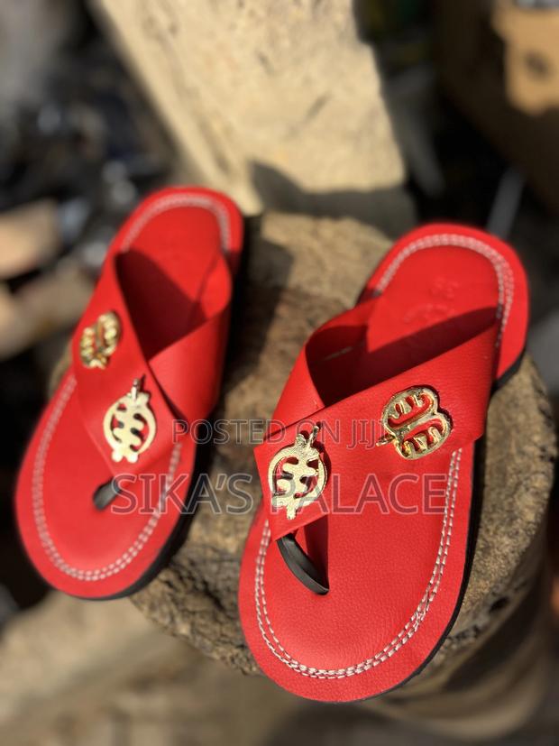 Royal Made Red Leather Ahenemaa · Photo 1