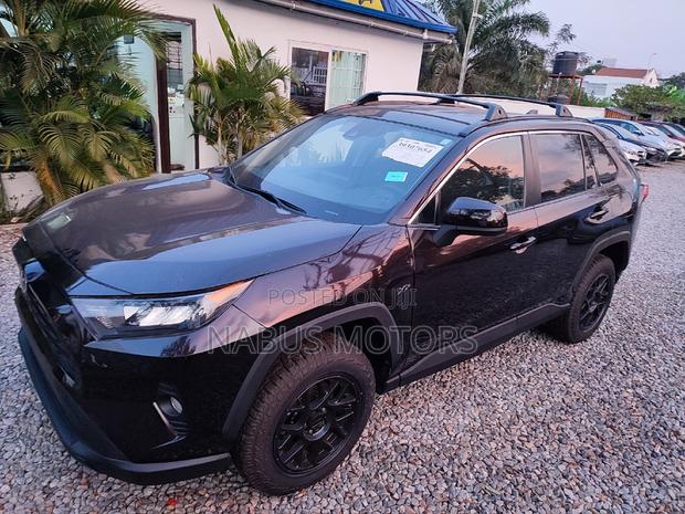 Toyota RAV4 LE 2021 Gray