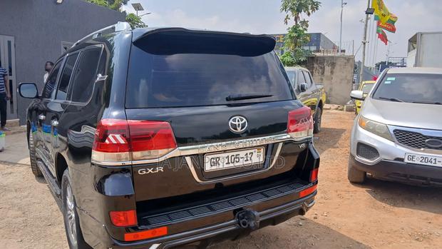 Toyota Land Cruiser 2017 Black photo 6