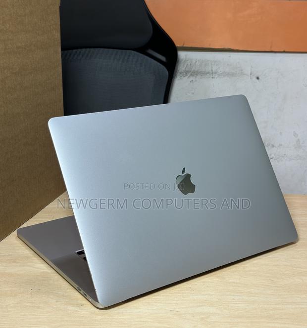 Laptop Apple MacBook Pro 2019 16GB Intel Core I9 SSD 512GB