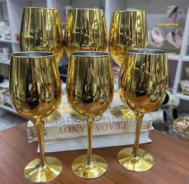 Gold Wine Glass · Photo 2