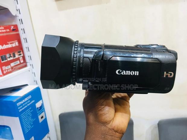 Canon Legria HF S21E: Your Pocket-Sized Filmmaker · Photo 2