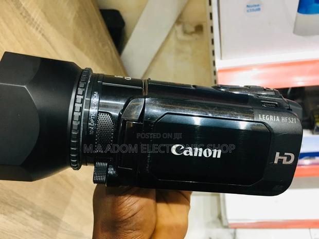 Canon Legria HF S21E: Your Portable Video Production Studio · Photo 2