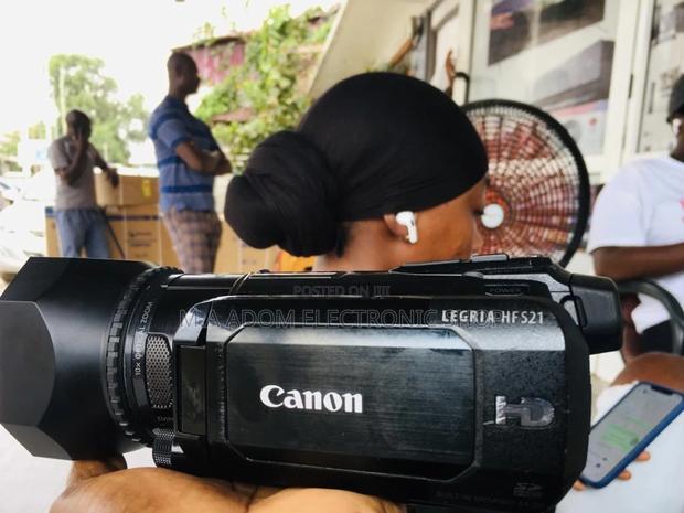 Authentic Canon LEGRIA HFS21 Dual Flash Memory PAL Camcorder · Photo 2