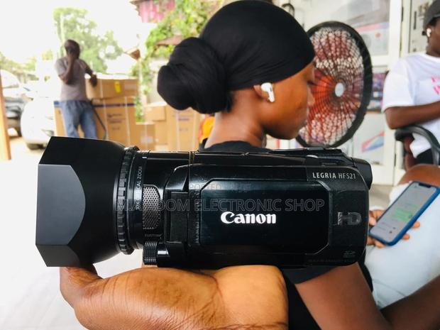 Canon LEGRIA HF S21 Dual Flash Memory PAL Camcorder(Black) · Photo 2