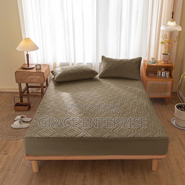 Water Proof Bed Covers in Different Sizes · Photo 2