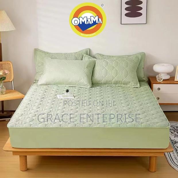 Super Quality Bed Covers in Diff Colors · Photo 2