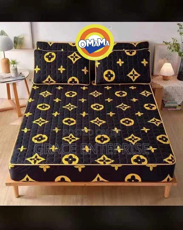 Superb Original Water Proof Bed Cover in Different Color · Photo 2