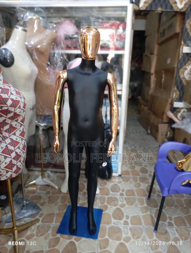 Adolescent Black Rose Gold Head and Hands Mannequins · Photo 4