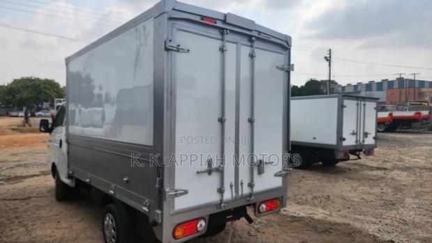 Hyundia Porter, Win Bady Truck photo 2