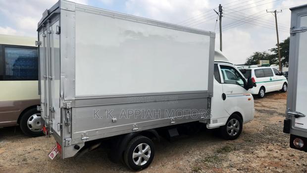 Hyundia Porter, Win Bady Truck photo 3
