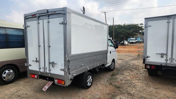 Hyundia Porter, Win Bady Truck photo 4