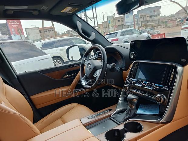 Lexus LX 2023 Ivory photo 9