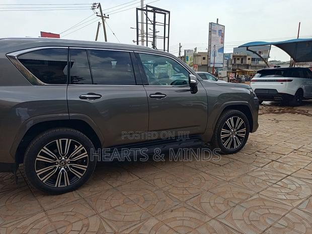 Lexus LX 2023 Ivory photo 11