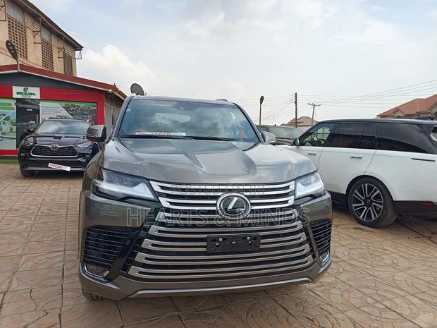 Lexus LX 2023 Ivory photo 15