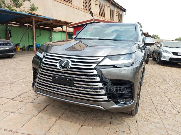 Lexus LX 2023 Ivory photo 17