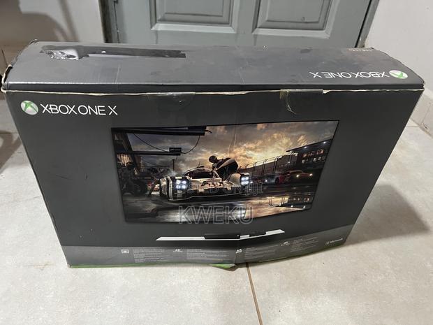 Xbox One X (1 Tb) photo 2