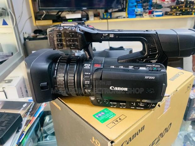 Canon XF200: Professional-Grade Video Capture · Photo 2