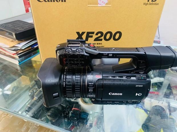 Canon XF200: Your on-Set Professional · Photo 2