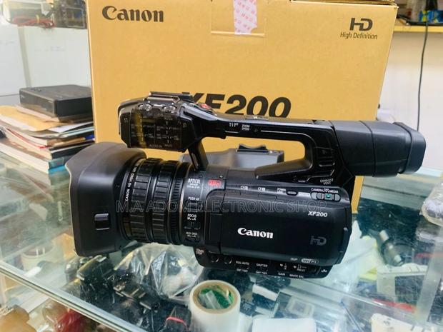 Canon XF200 Camcorder: Professional Video Capture Redefined · Photo 2