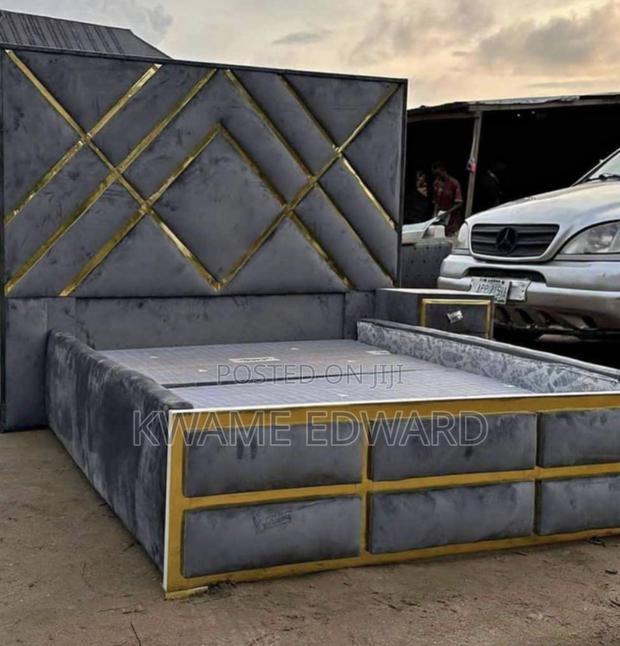 Queen Size Bed and Drawer · Photo 2