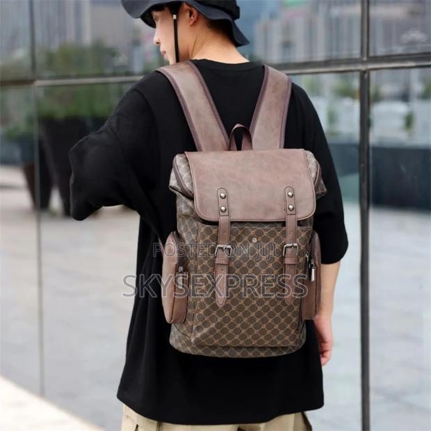 Leather Backpack for Laptops and Personal Use · Photo 4